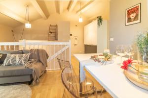 a living room with a table and a couch at Attico Elegante Centralissimo in Chiaravalle