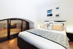 A bed or beds in a room at Budapest Downtown Museum Apartments