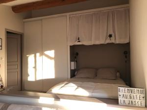 Katil atau katil-katil dalam bilik di Gîte la Jasse +12 gambar