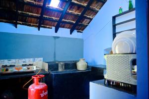 Kuchyň nebo kuchyňský kout v ubytování Mahamaya Sea Breeze Homestay