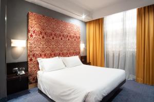 Łóżko lub łóżka w pokoju w obiekcie Hotel IMPERATORI