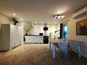 a kitchen and dining room with a table and chairs at Erve Lindehof in Lochem