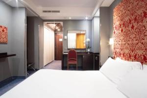 Łóżko lub łóżka w pokoju w obiekcie Hotel IMPERATORI