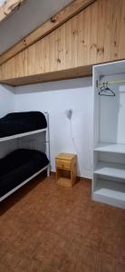 Palanda nebo palandy na pokoji v ubytování Calendulas del Cabo