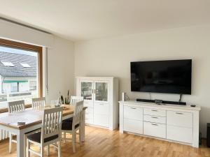 Μια τηλεόραση ή/και κέντρο ψυχαγωγίας στο Cozy Stay Siebengebirge