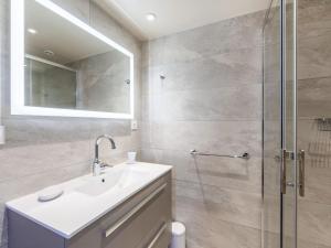 Bilik mandi di Holiday Home Kergrim-2 by Interhome
