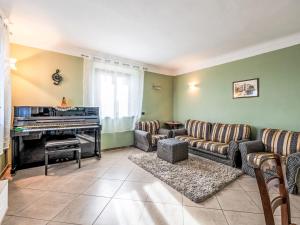 Posezení v ubytování Holiday Home Villa Maria by Interhome