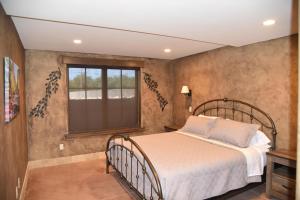 a bedroom with a bed and a window at New Lodge In The Heart Of Moab, Utah in Moab
