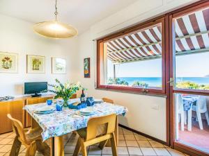 Μια τηλεόραση ή/και κέντρο ψυχαγωγίας στο Apartment Eco del mare by Interhome +37 φωτογραφίες