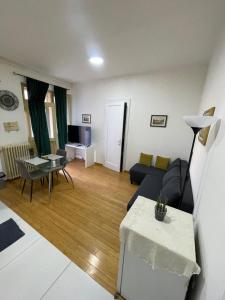 Postel nebo postele na pokoji v ubytování Apartman CENTAR 5