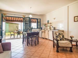 Kuchyň nebo kuchyňský kout v ubytování Apartment Le Debbiare-4 by Interhome