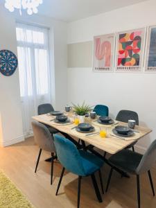 Fotografie z fotogalerie ubytování Waterside Stay- 3 Bed House- Sleeps 5- Parking- Fast Wifi v destinaci Burton upon Trent