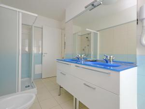 Ένα μπάνιο στο Apartment Mare-7 by Interhome