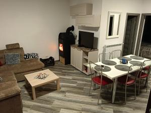 Un televizor și/sau centru de divertisment la Residence EOS