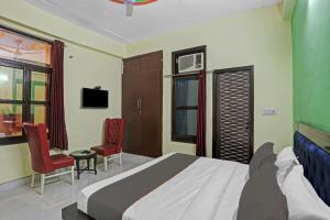 TV a/nebo společenská místnost v ubytování Hotel O Mango Bloom