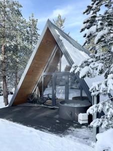 Το Pinery Blidinje A-Frame House τον χειμώνα