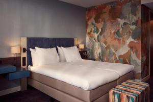 Postel nebo postele na pokoji v ubytování Van der Valk Hotel Hilversum/ De Witte Bergen + 37 fotografií