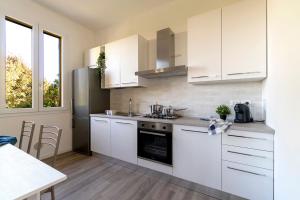 Kuchyň nebo kuchyňský kout v ubytování Triple room in Frassino Apartment + 9 fotografií
