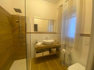 a bathroom with a sink and a shower at Cicero’s - Intero alloggio in Castelbuono