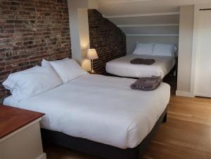 Ένα ή περισσότερα κρεβάτια σε δωμάτιο στο Luxury Penthouse in Downtown Portland