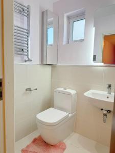 Ένα μπάνιο στο Beautiful Home in Birmingham