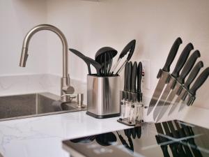 Kuchyň nebo kuchyňský kout v ubytování Molivu Homes Studio - PetFriendly - King Bed - W-D + 12 fotografií
