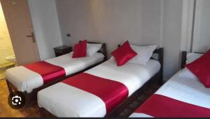 Katil atau katil-katil dalam bilik di Hotel Astoria Tanger