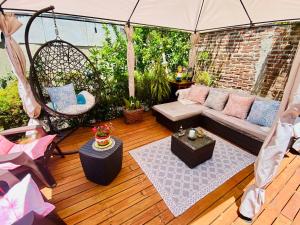 an outdoor patio with a couch and a swing at La Palma in Viña del Mar +39 photos