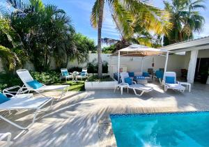 Sundlaugin á Yoyita Suites Aruba eða í nágrenninu