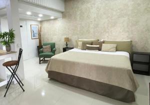 Rúm í herbergi á Yoyita Suites Aruba