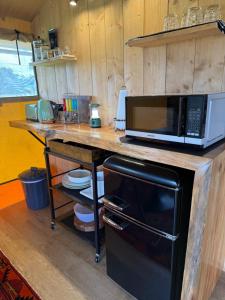 Kuchyň nebo kuchyňský kout v ubytování Hidden Valley Glamping