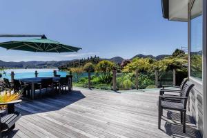 Gallery image of The Bach - Luxury Waterfront Living with Spa Pool in Rotorua