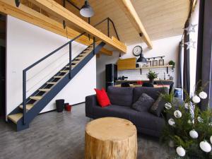 صورة لـ Apartment near Pern tejn Castle in Smr ek في Ujčov