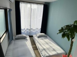 Postelja oz. postelje v sobi nastanitve Ns Home 南名古屋一軒家ルームシェア-3G
