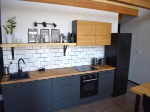 Imagine din galeria proprietății Apartment in Vyso ina near Pern tejn Castle în Ujčov