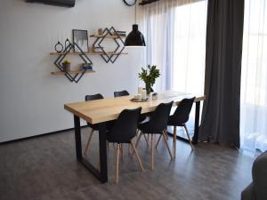 Imagine din galeria proprietății Apartment in Vyso ina near Pern tejn Castle în Ujčov