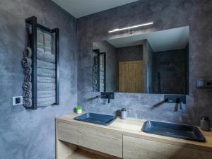 Koupelna v ubytování Charming Home in Frýdlant with Jacuzzi & Cinema