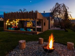 Zahrada ubytování Charming Home in Frýdlant with Jacuzzi & Cinema