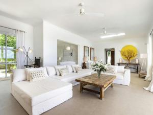 Ảnh trong thư viện ảnh của Villa in Ibiza with Sea Views & Pools ở Es Cubells