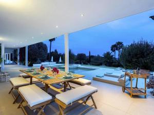 Ảnh trong thư viện ảnh của Villa in Ibiza with Sea Views & Pools ở Es Cubells