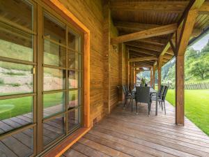 Balkón nebo terasa v ubytování Villa in Beskydy near Ski Slopes