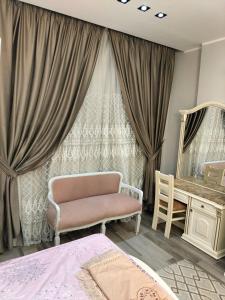 En eller flere senge i et værelse på شقة مفروشة بالقاهرة مدينة وصال الشروق