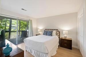 Ένα ή περισσότερα κρεβάτια σε δωμάτιο στο 50 Inlet Cove