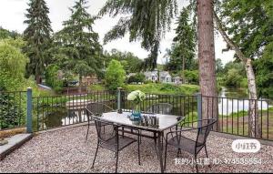 Jardín al aire libre en Bothell River house