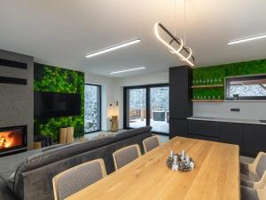 チェラドナーにあるVilla in eladná with Outdoor Cinema & Whirlpoolのギャラリーの写真