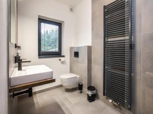 Koupelna v ubytování Villa in Bedrichov near ski resort + 26 fotografií
