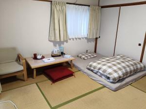 En eller flere senger på et rom på kinkaku Onsen 金閣莊 private onsen reservation for free