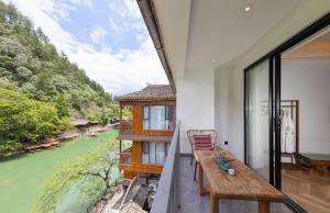 Imagen de la galería de 凤凰苇渡庭院江景民宿, en Fenghuang