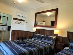 Voodi või voodid majutusasutuse Daintree Riverview Lodges toas