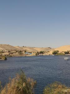 a body of water with a boat in the middle at waleed home in Jazīrat Aswān